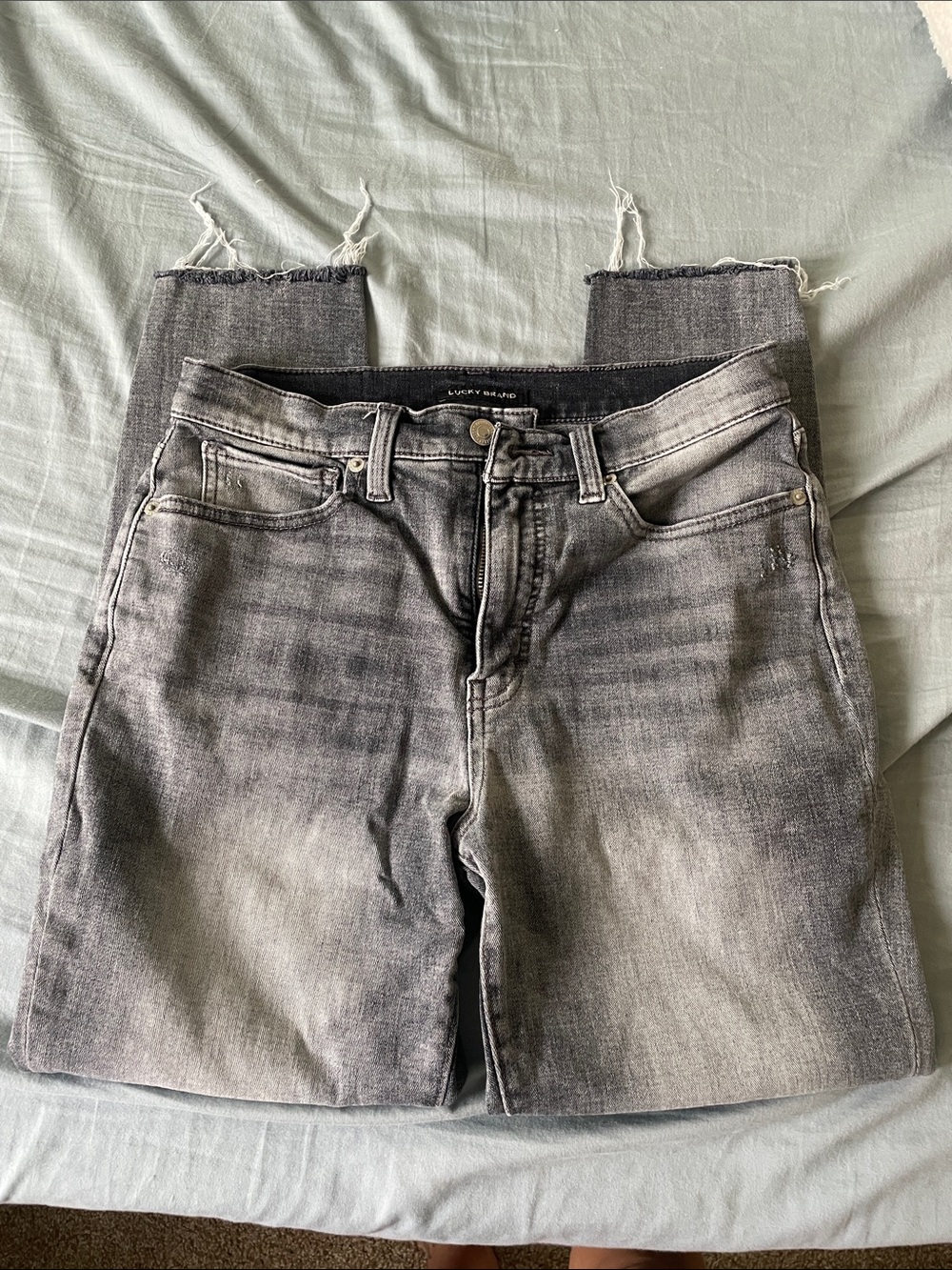 Lucky Brand women’s high rise skinny grey jean size 10/30